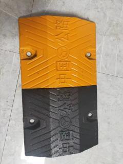 道路与交通设施划线 从消防网格到减速设备的安全保障